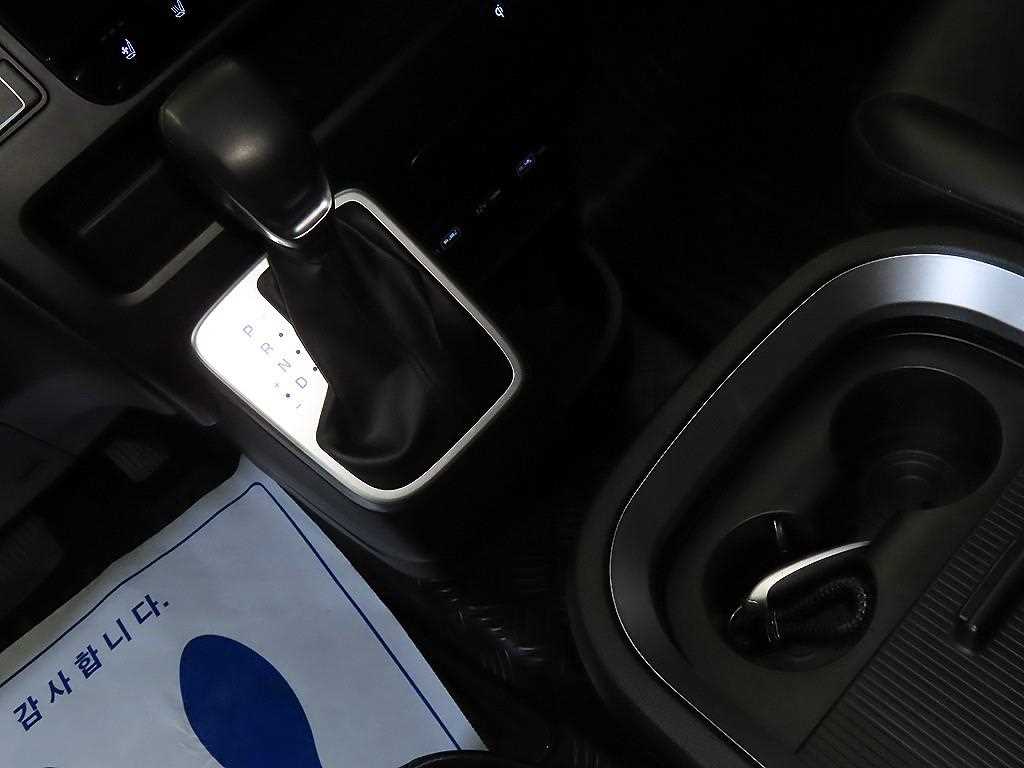 HYUNDAI Staria - Vista 12