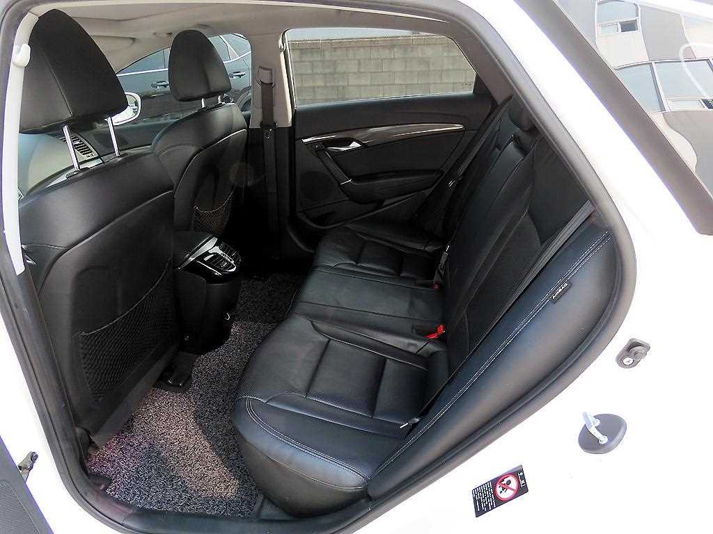 HYUNDAI i40 - Vista 6