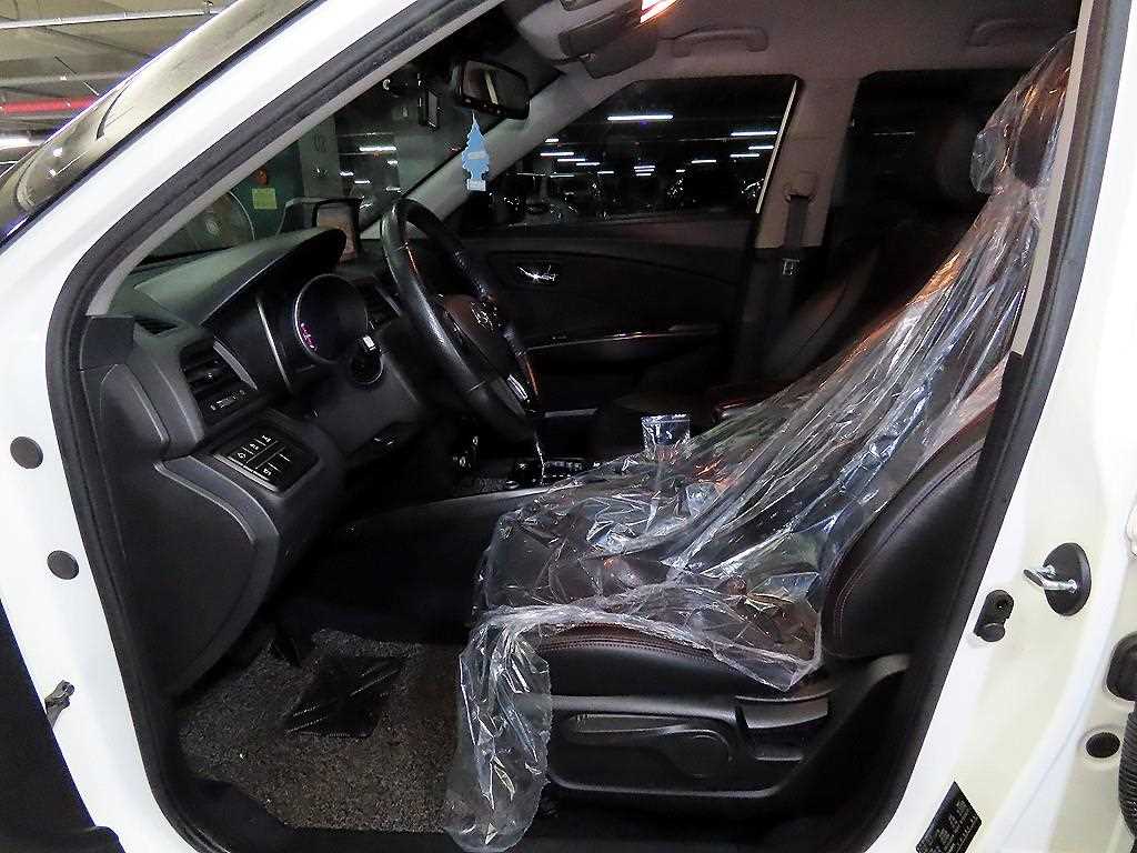 Ssangyong Tivoli - Vista 6