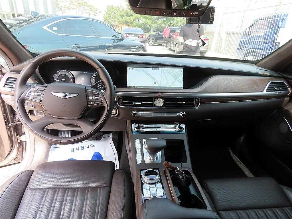 Genesis G90 - Vista 7