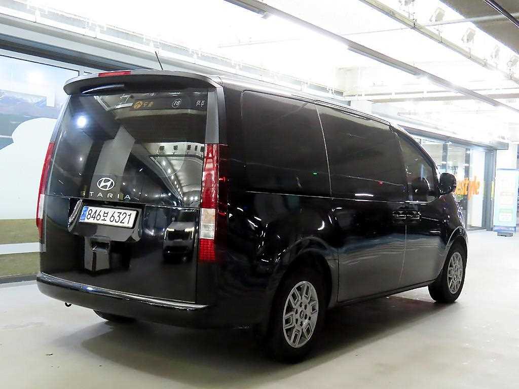 HYUNDAI Staria - Vista 4