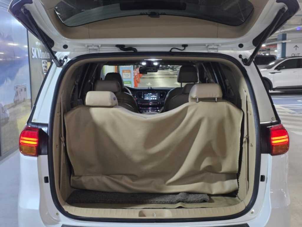 KIA Carnival - Vista 6