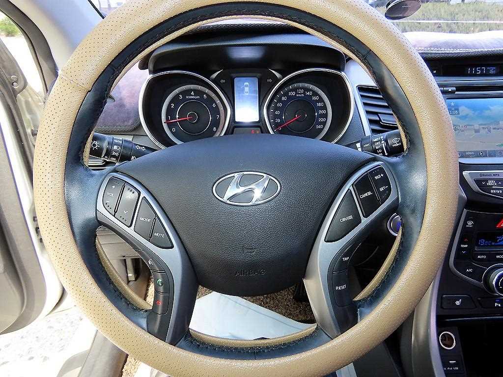 HYUNDAI Avante - Vista 8