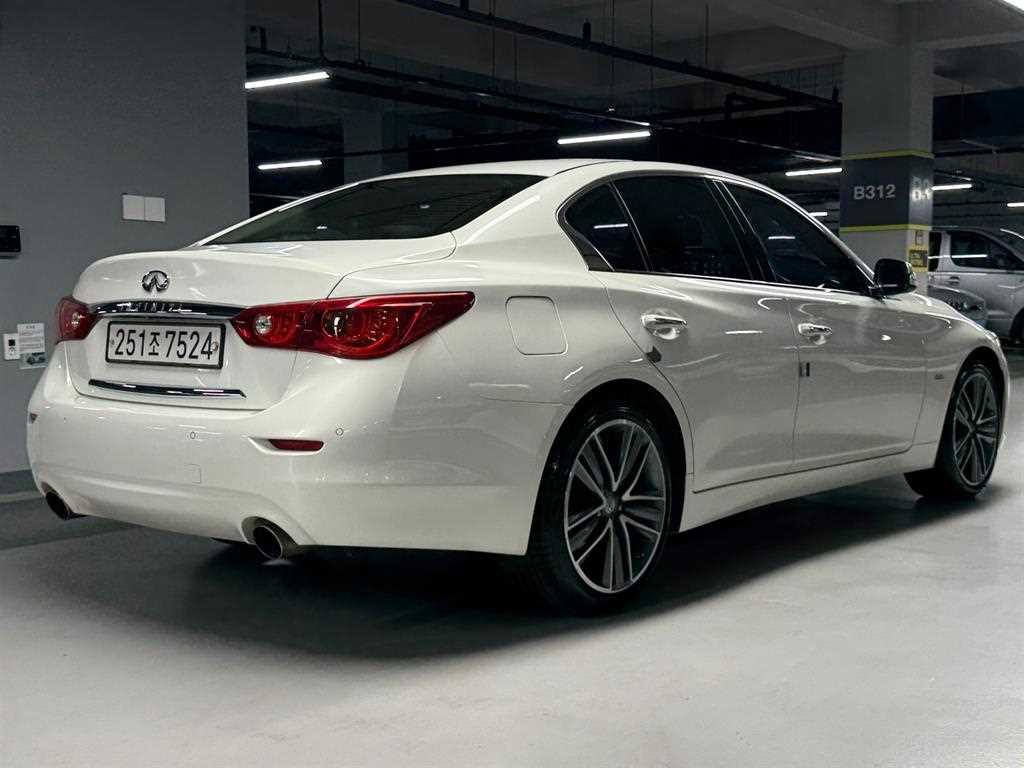 Infiniti Q - Vista 4