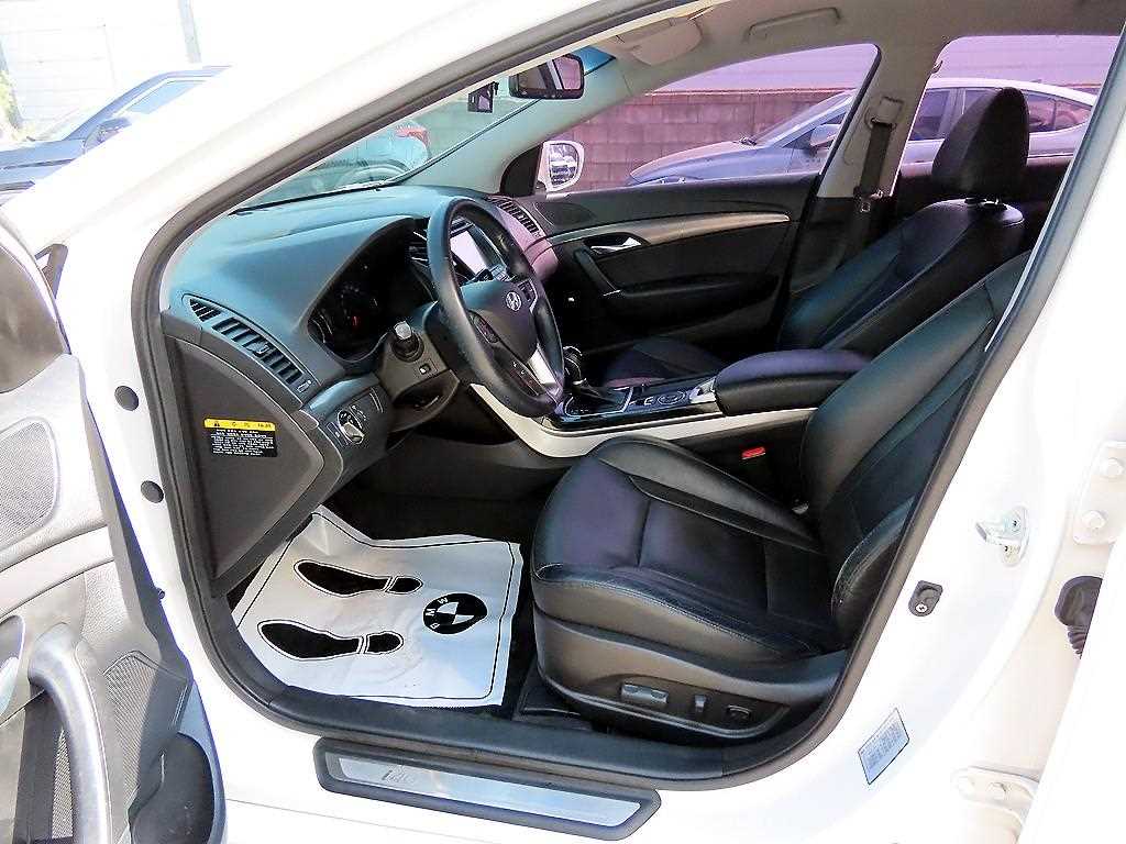 HYUNDAI i40 - Vista 5