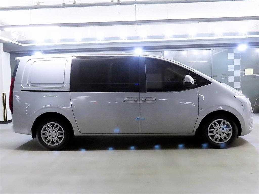 HYUNDAI Staria - Vista 7