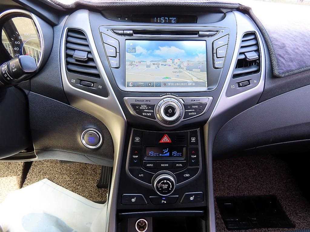 HYUNDAI Avante 2015 Plateado - Importación desde Corea - HF Imports Iquique - Foto 13