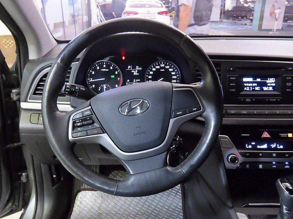 HYUNDAI Avante - Vista 8