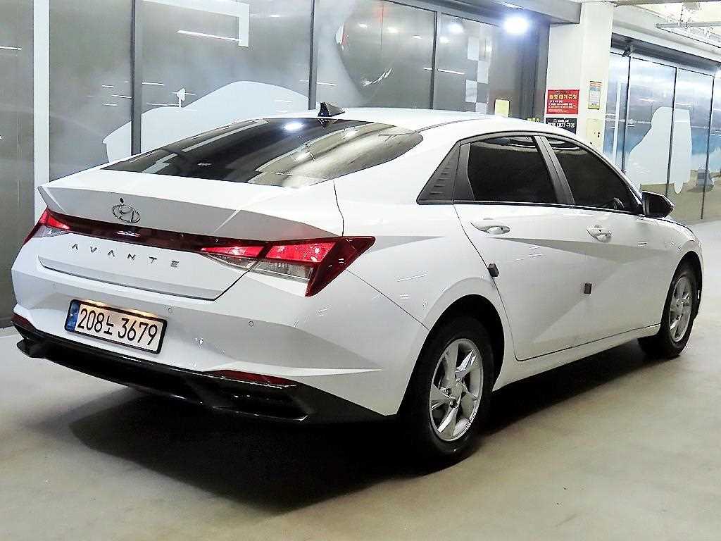 HYUNDAI Avante - Vista 4
