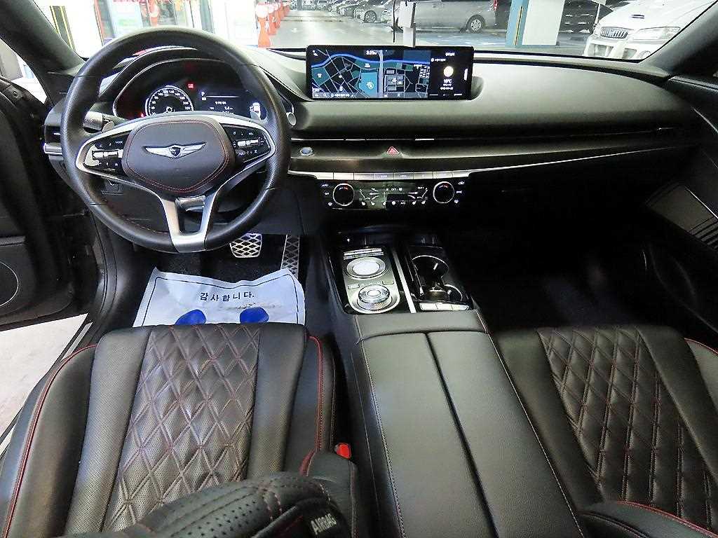 Genesis G80 - Vista 10