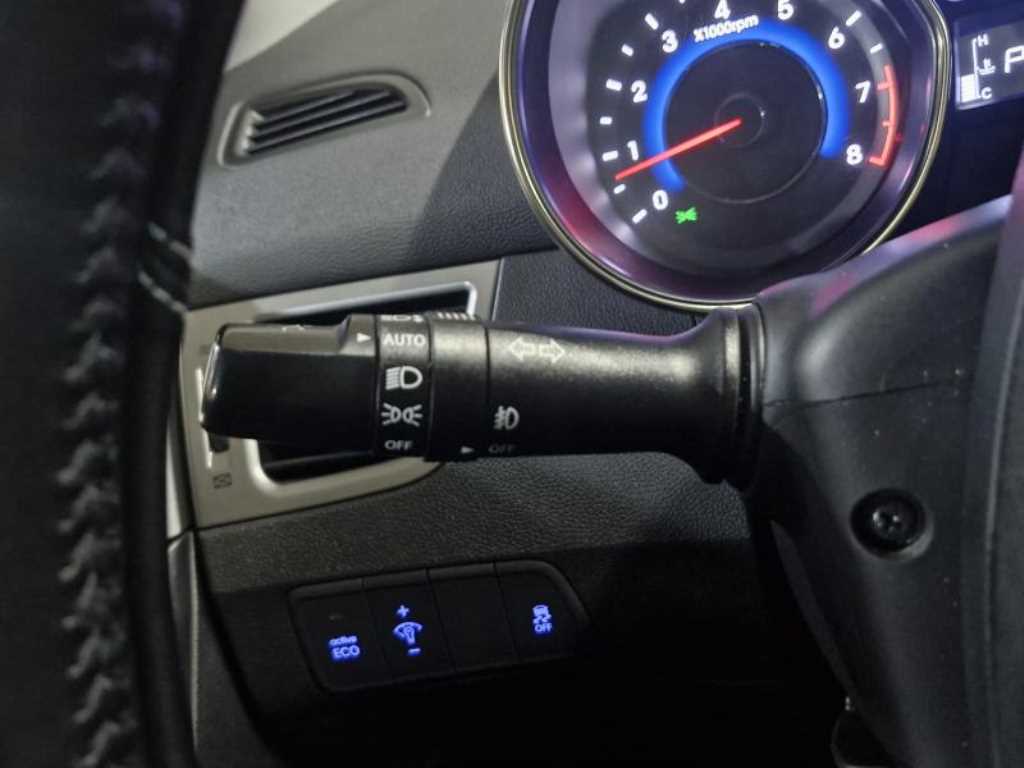 HYUNDAI Avante 2011 Blanco - Importación desde Corea - HF Imports Iquique - Foto 14