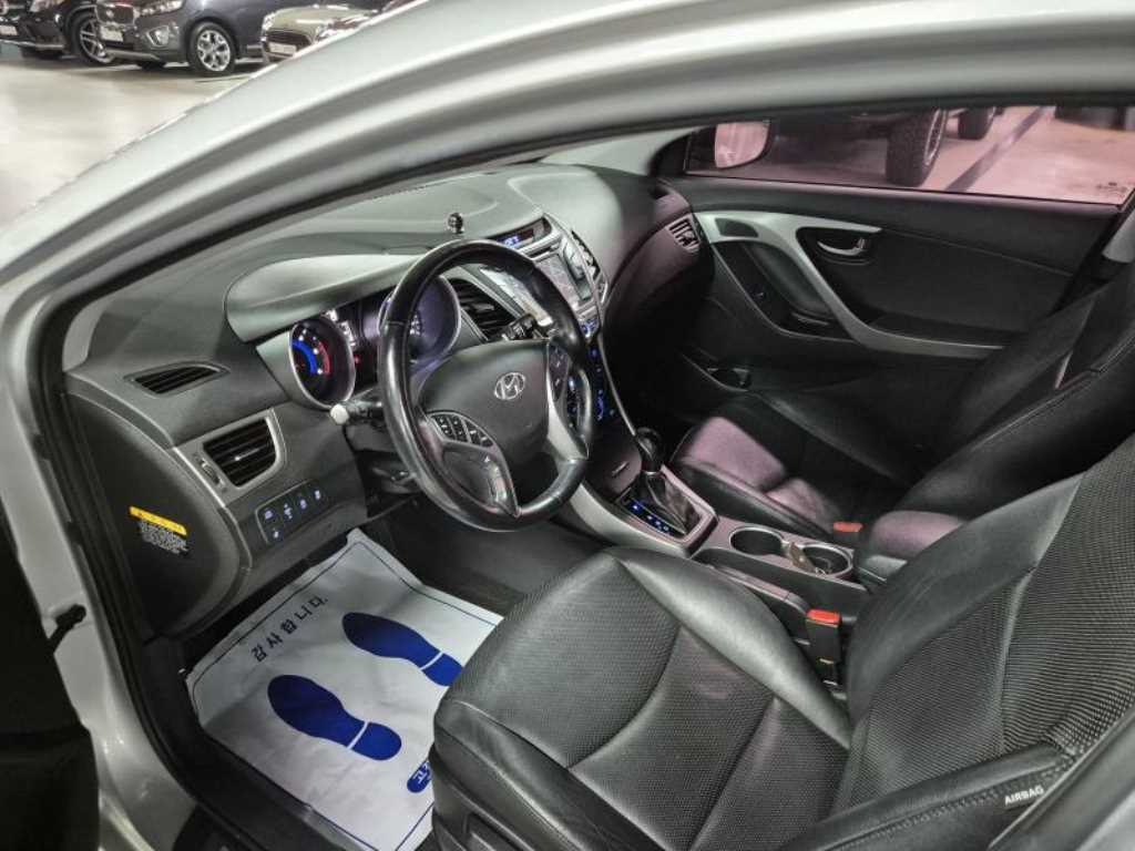 HYUNDAI Avante - Vista 6