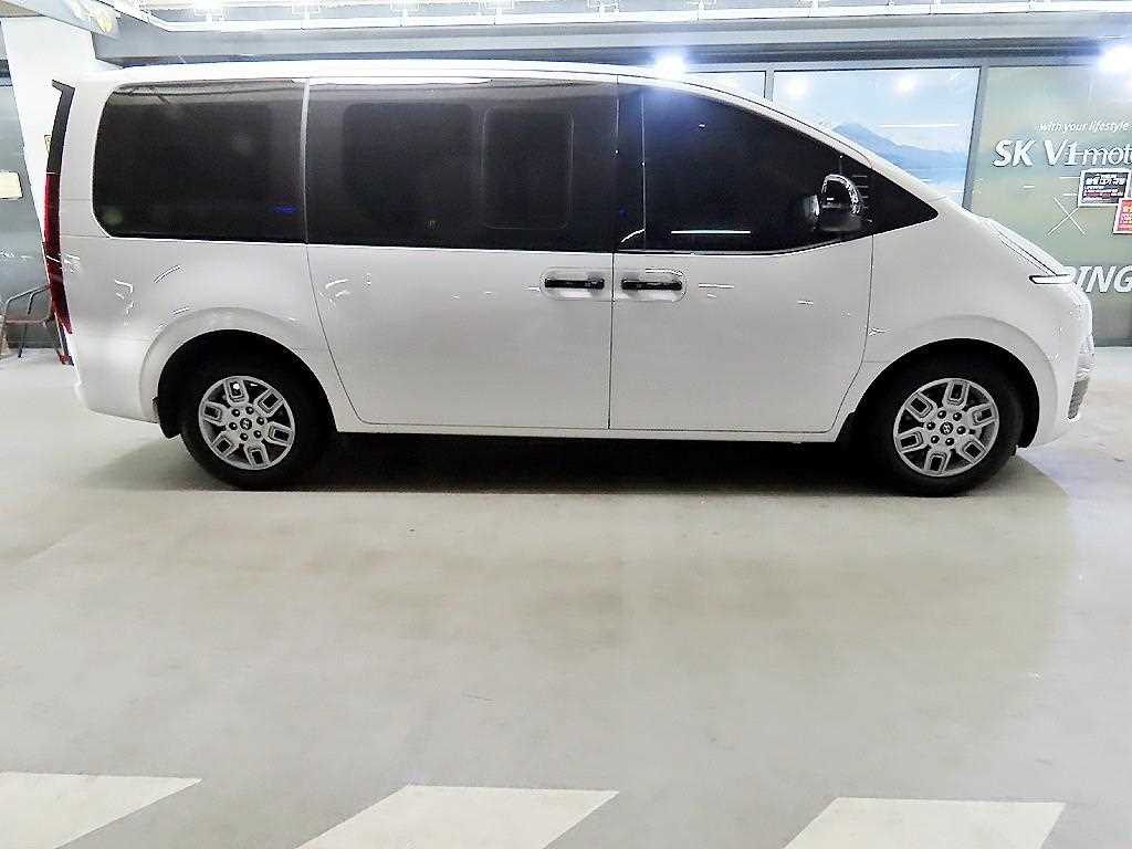 HYUNDAI Staria - Vista 3