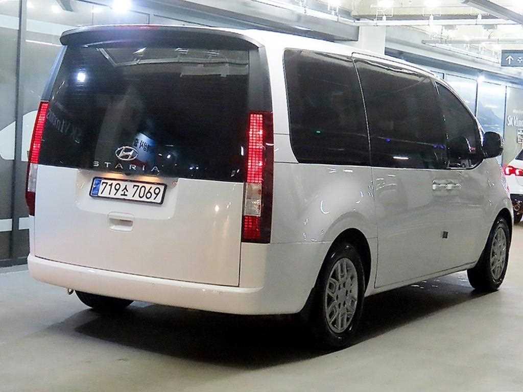 HYUNDAI Staria - Vista 4