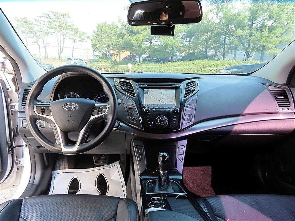 HYUNDAI i40 - Vista 7