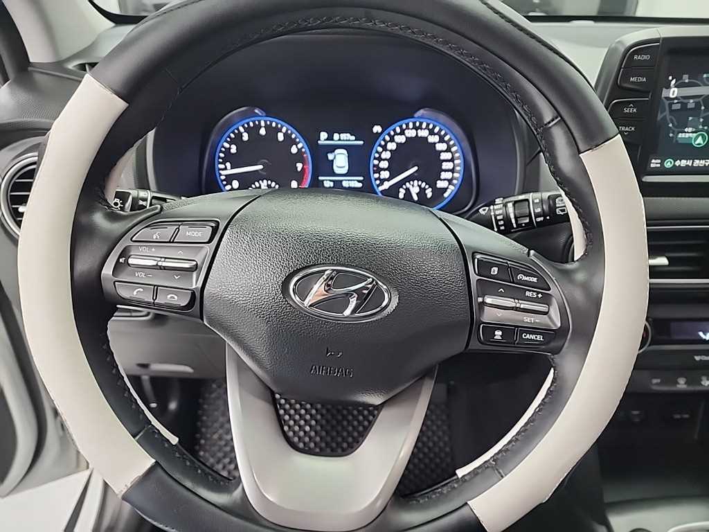 HYUNDAI Kona - Vista 9