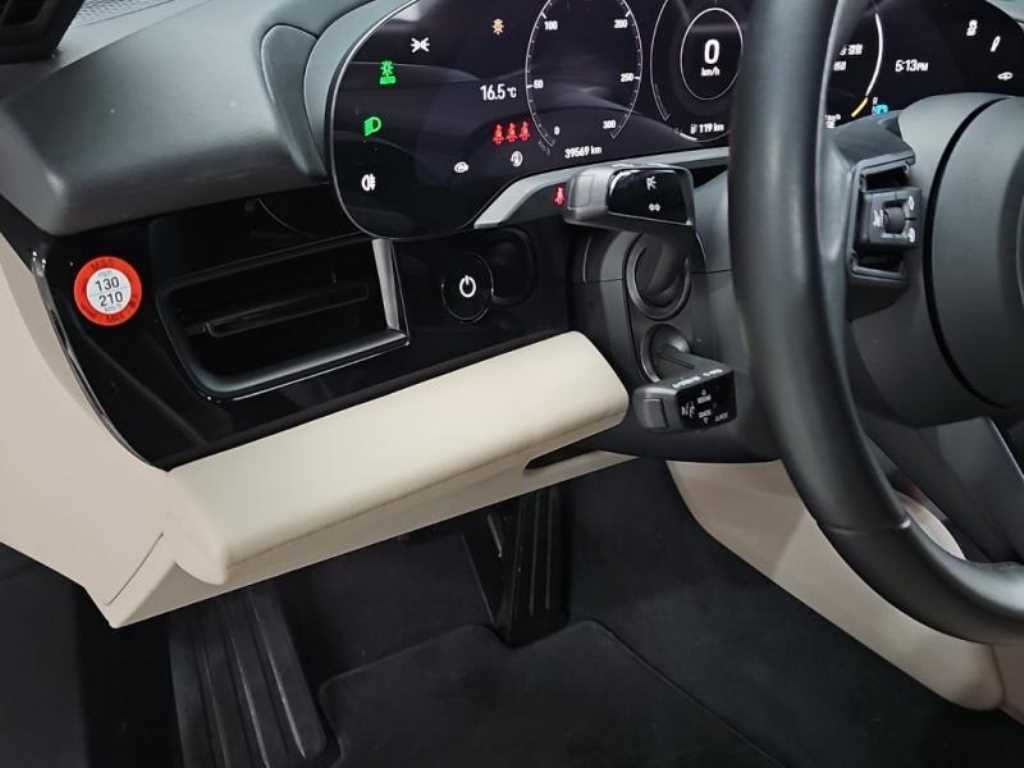 Porsche Taycan - Vista 7