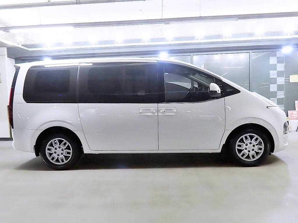 HYUNDAI Staria - Vista 3