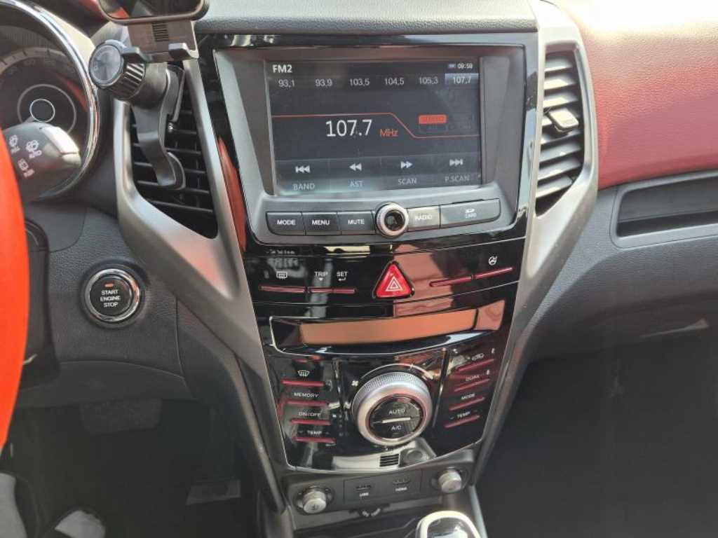 Ssangyong Tivoli - Vista 8