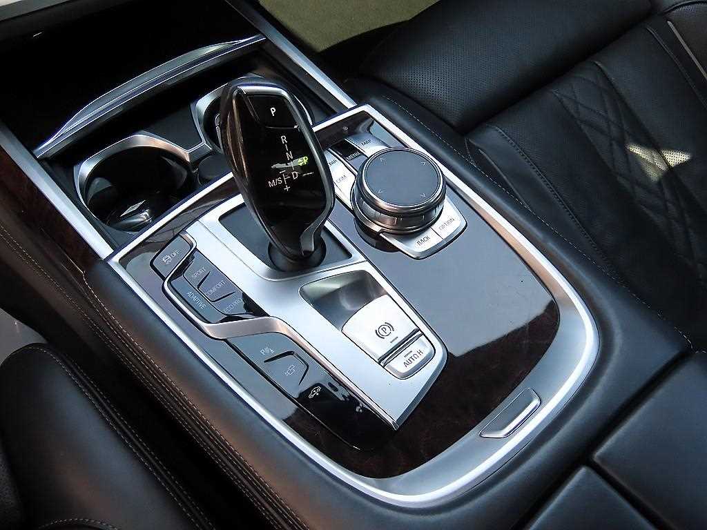 BMW 7 Series - Vista 11