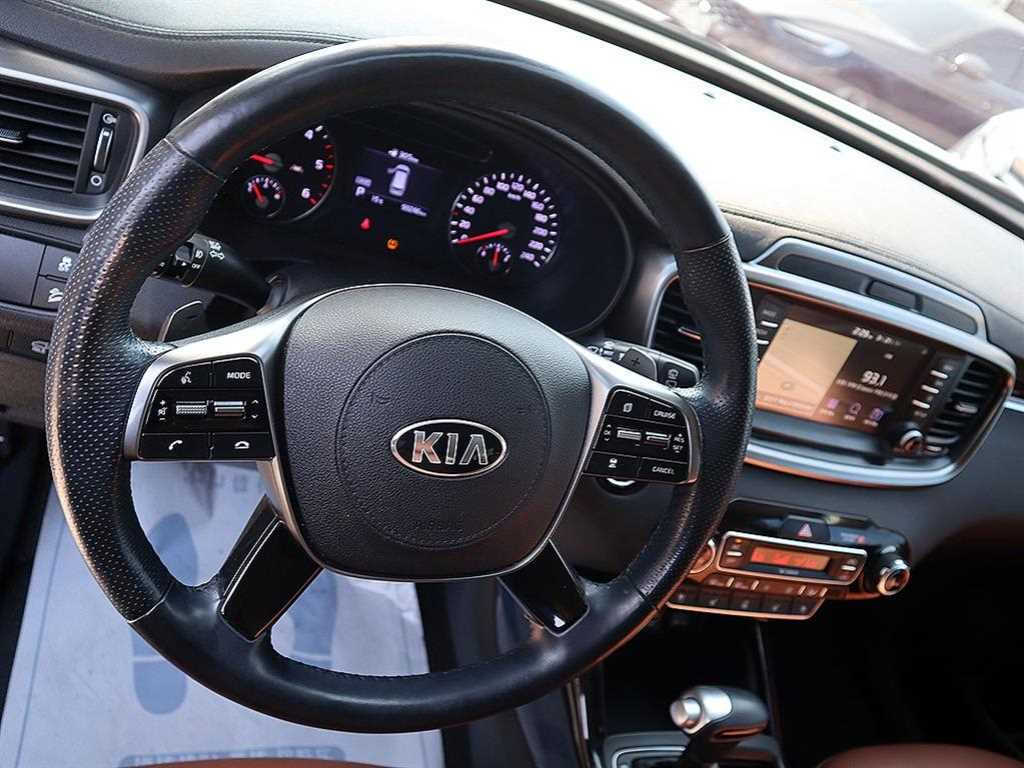 KIA Sorento - Vista 8