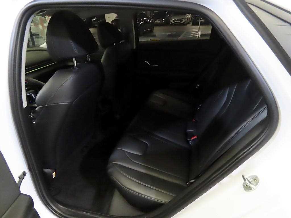 HYUNDAI Avante - Vista 7