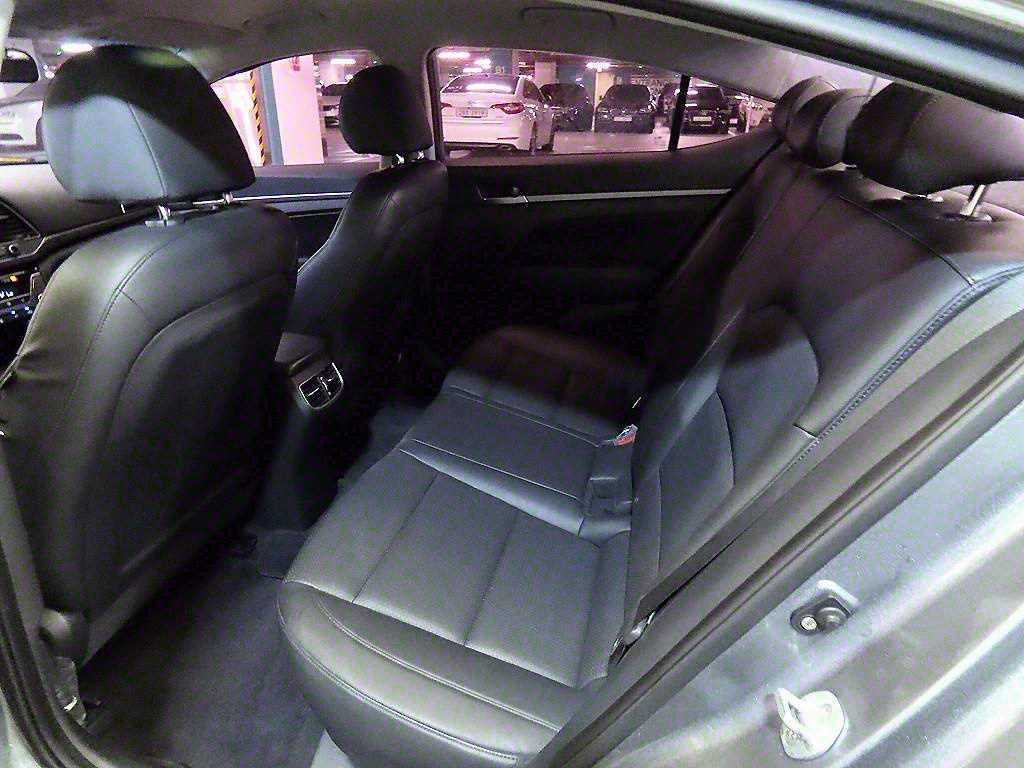 HYUNDAI Avante - Vista 7