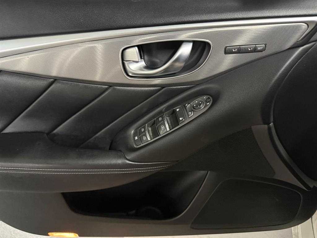 Infiniti Q - Vista 9