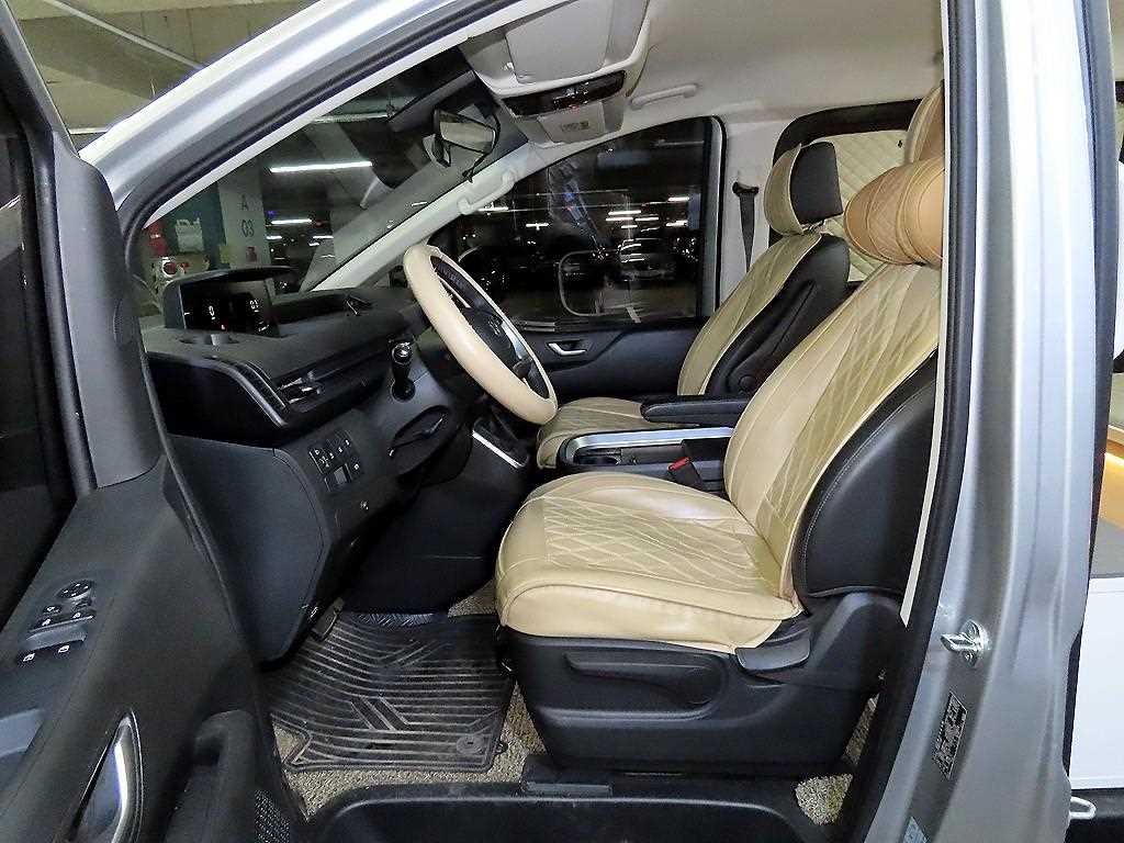 HYUNDAI Staria - Vista 10