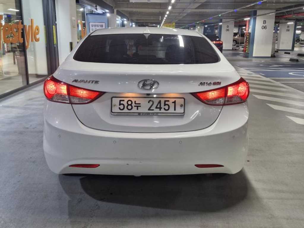 HYUNDAI Avante - Vista 5