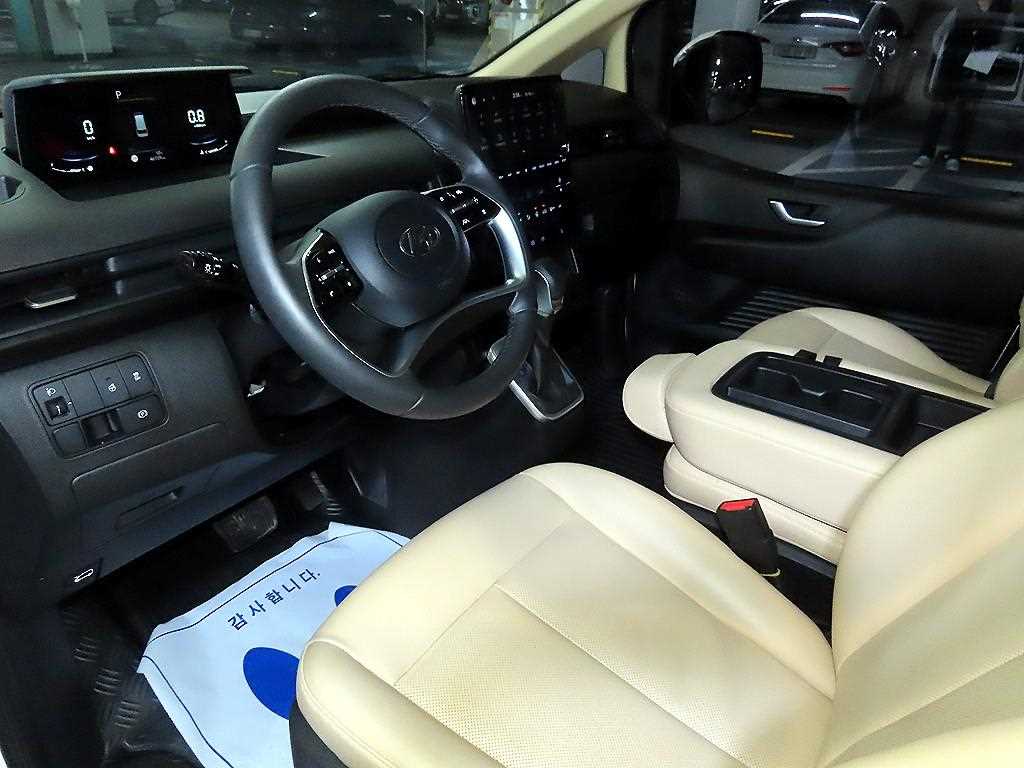 HYUNDAI Staria - Vista 10