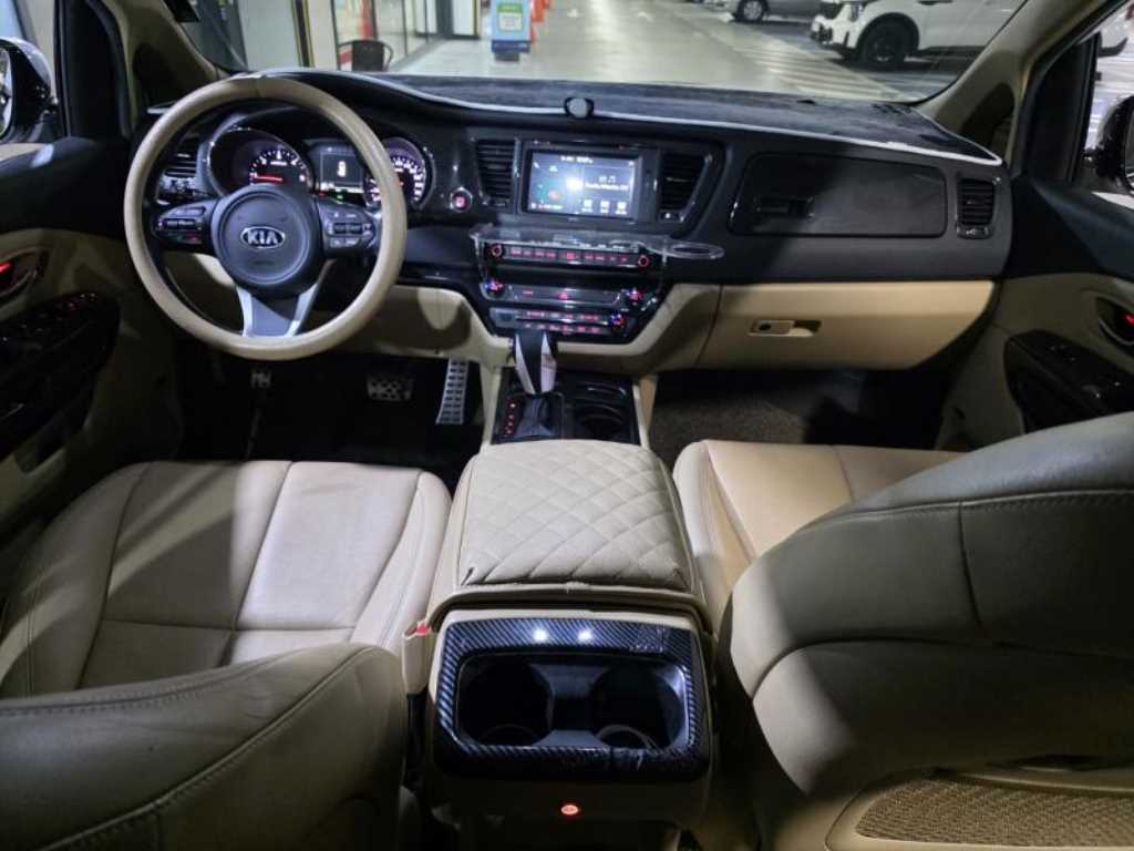 KIA Carnival - Vista 11