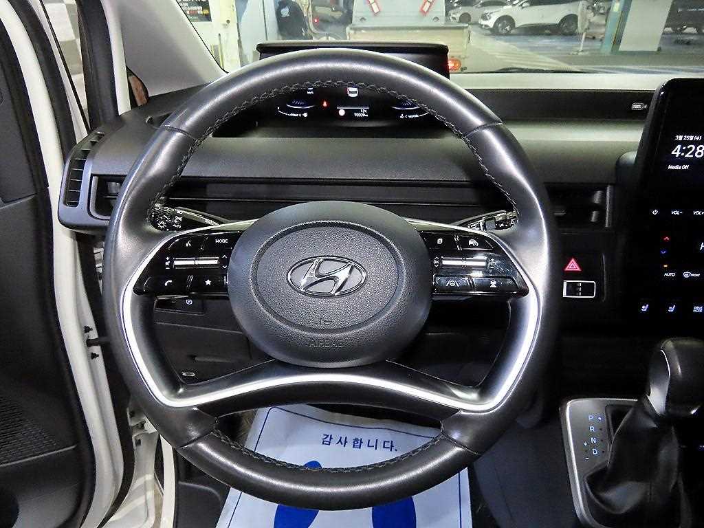 HYUNDAI Staria - Vista 8