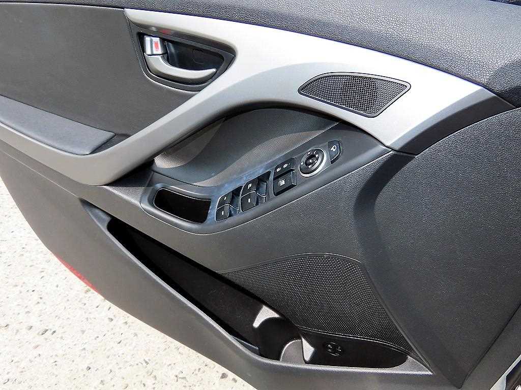 HYUNDAI Avante - Vista 11