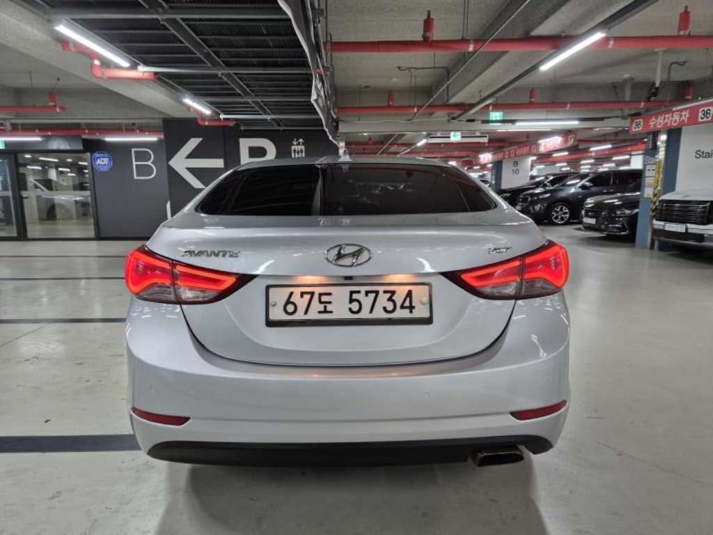 HYUNDAI Avante - Vista 4