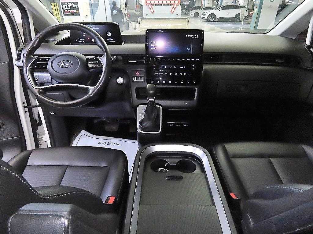 HYUNDAI Staria - Vista 10