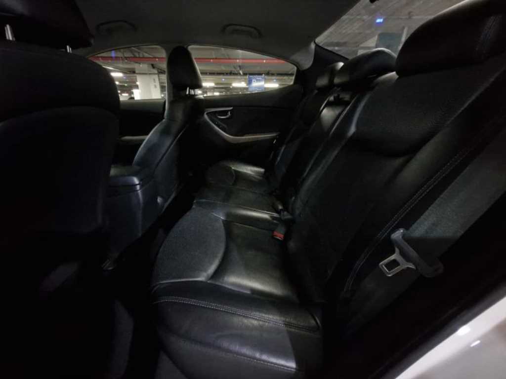 HYUNDAI Avante - Vista 7