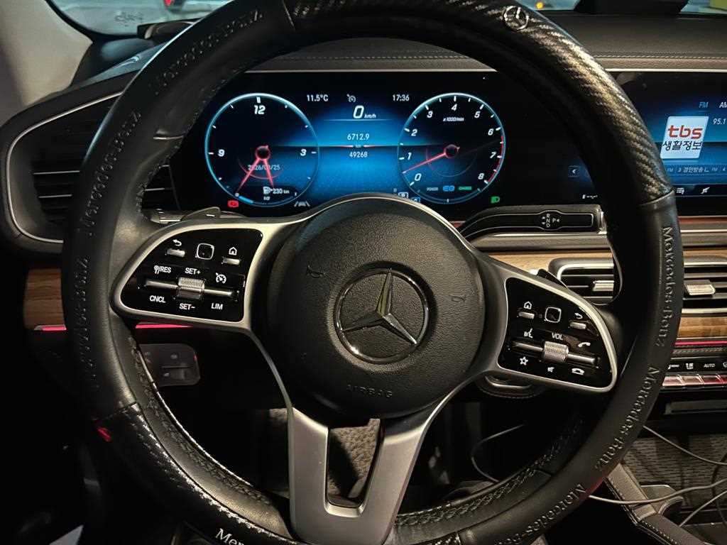 Mercedes Benz GLE Class - Vista 4