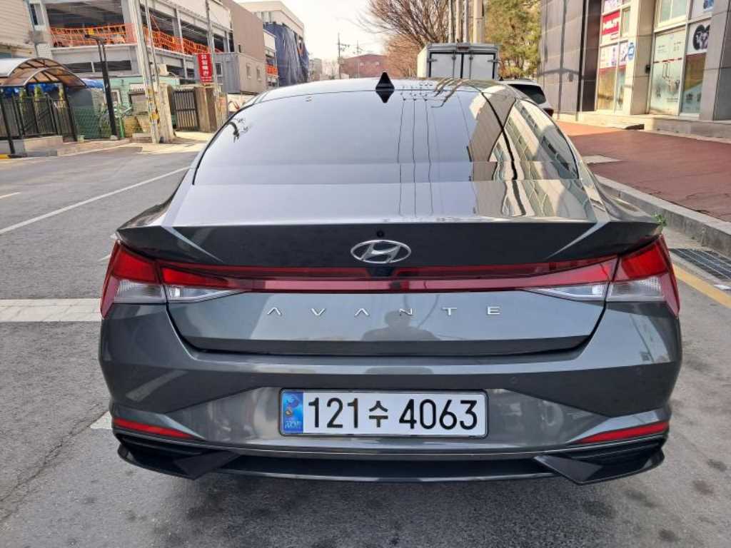 HYUNDAI Avante - Vista 5