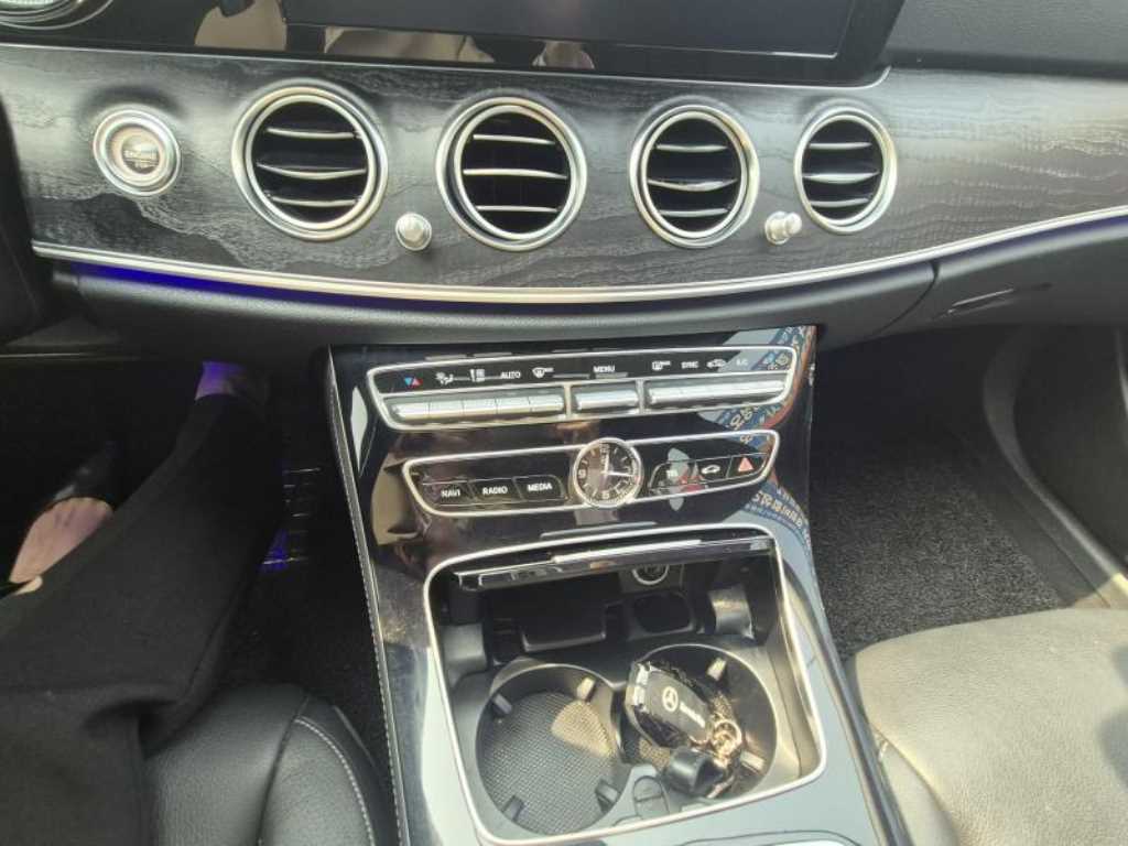 Mercedes Benz E class - Vista 12