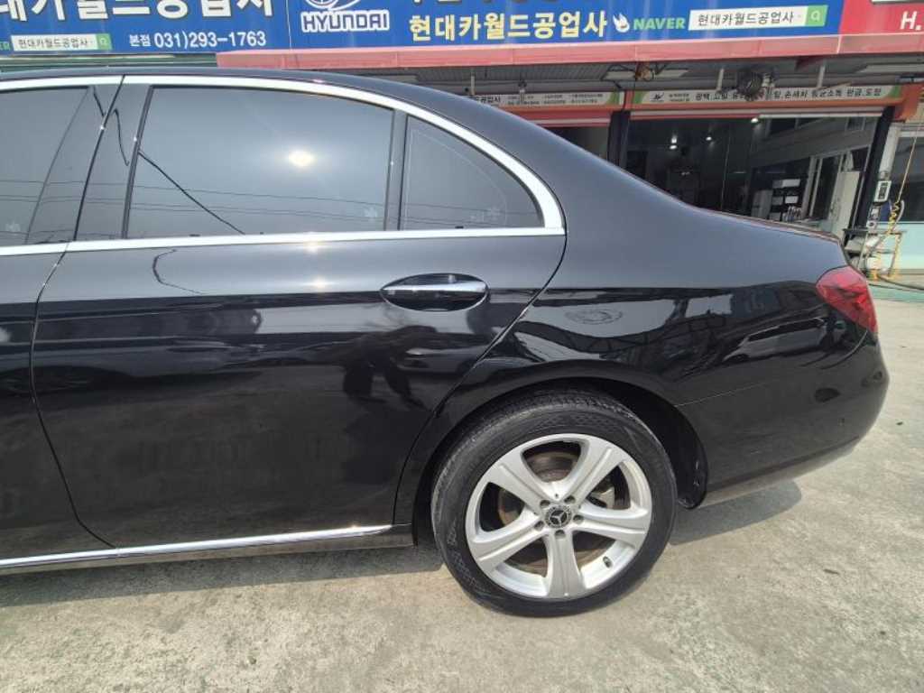 Mercedes Benz E class - Vista 5