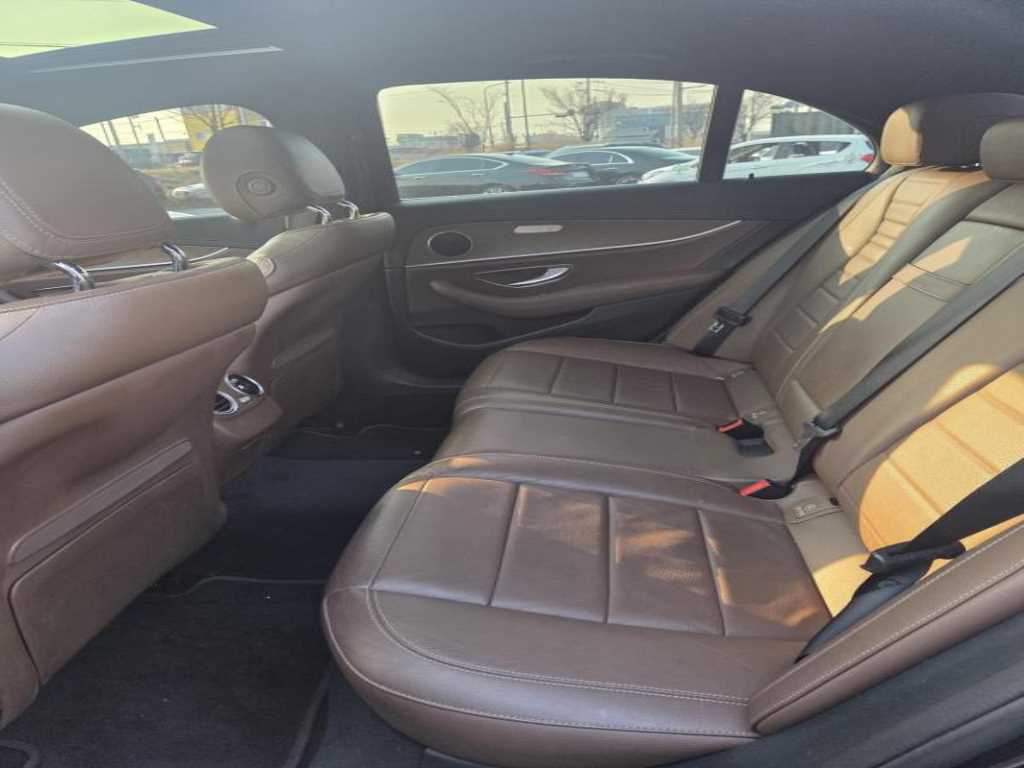 Mercedes Benz E class - Vista 5