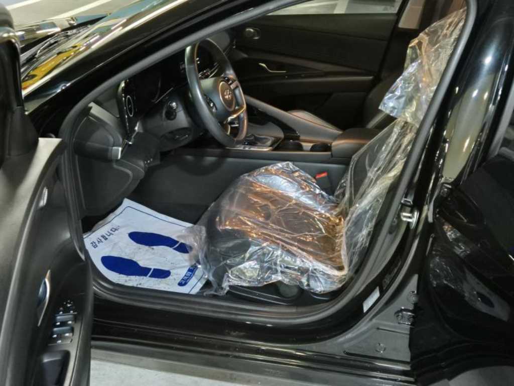 HYUNDAI Avante - Vista 12