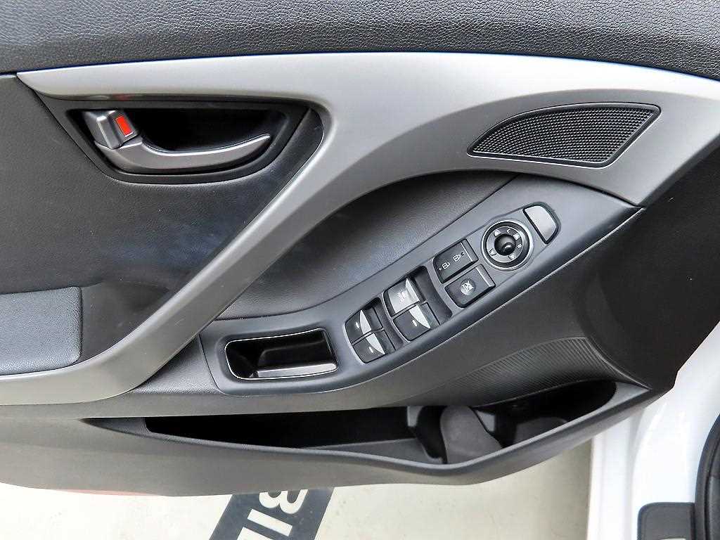 HYUNDAI Avante - Vista 11