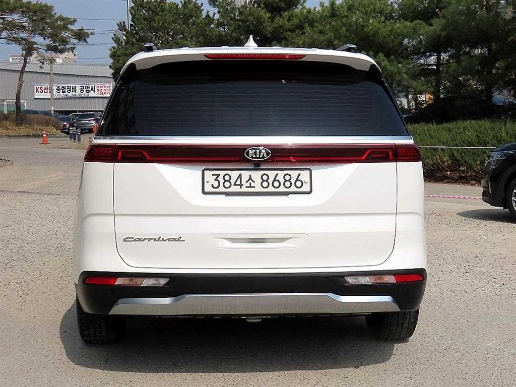 KIA Carnival - Vista 4