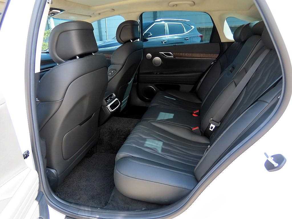 Genesis G80 - Vista 6