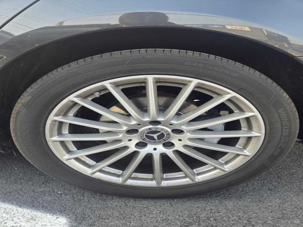 Mercedes Benz E class - Vista 9