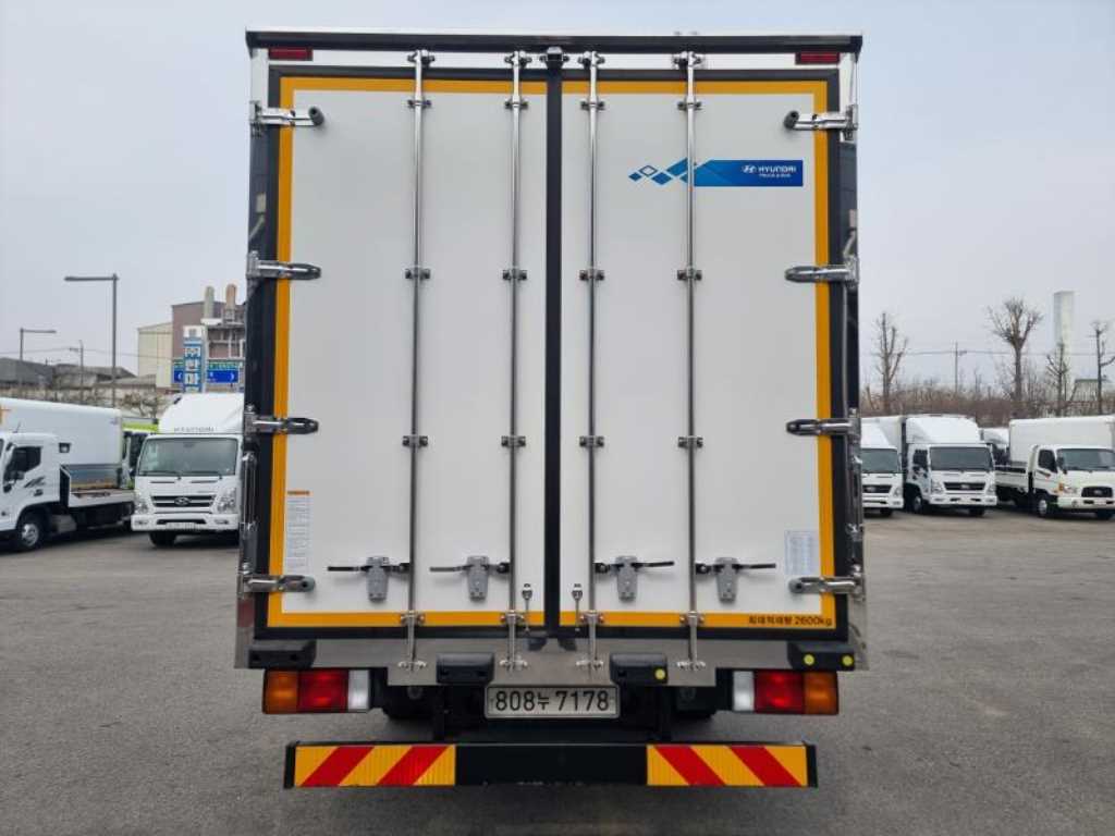 medium and large cargo truck - Vista 4