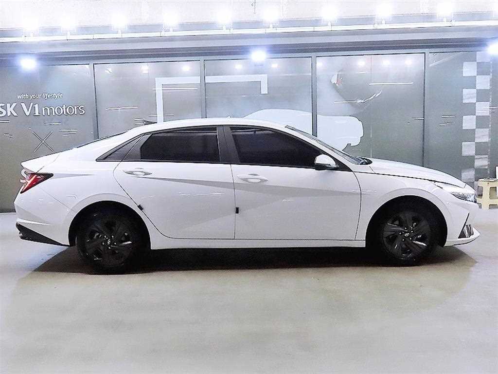 HYUNDAI Avante - Vista 3