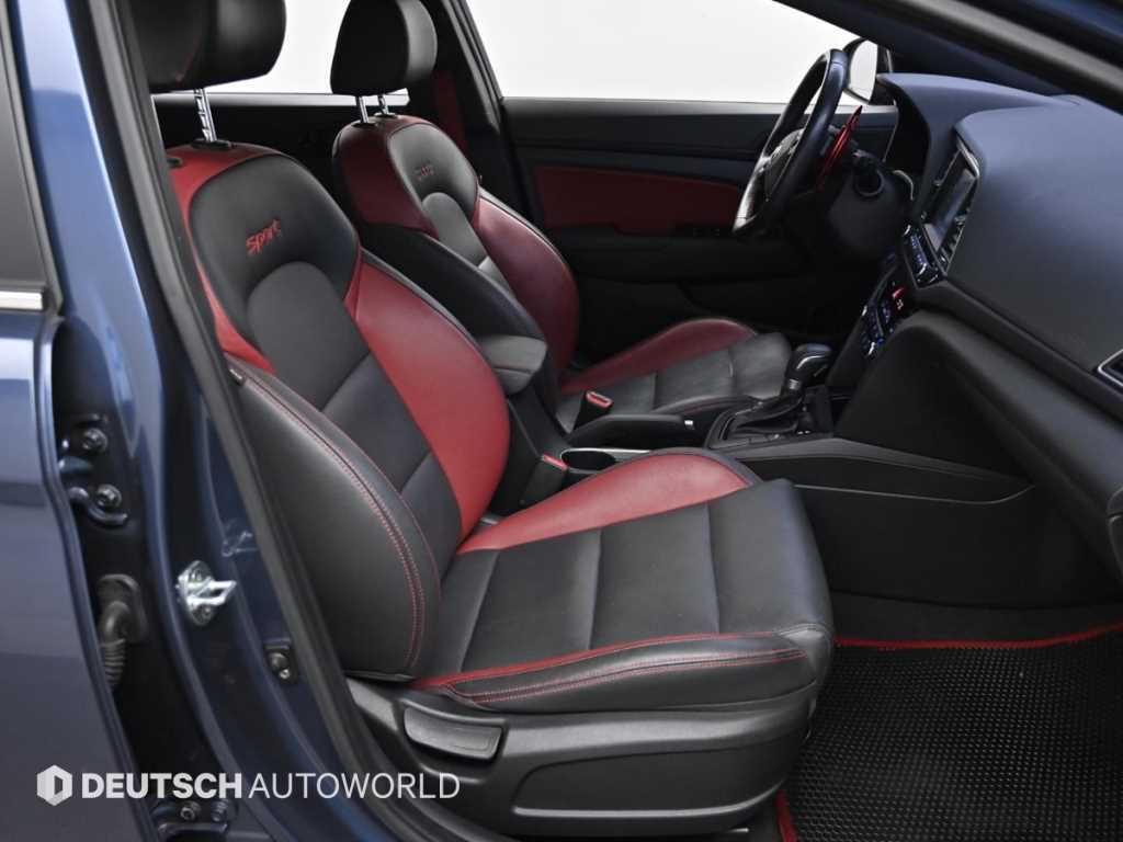 HYUNDAI Avante - Vista 10